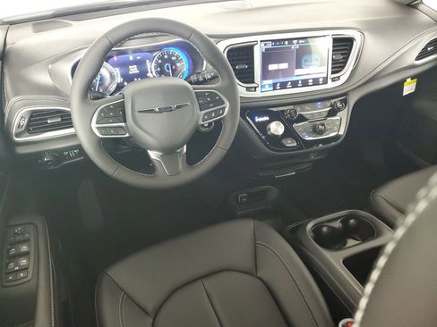 New 2026 Chrysler Pacifica Select image 16