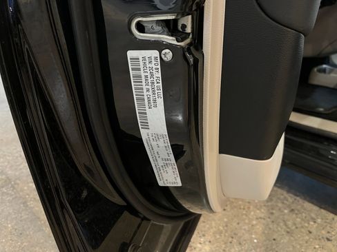 Used 2024 Chrysler Pacifica Touring-L image 31