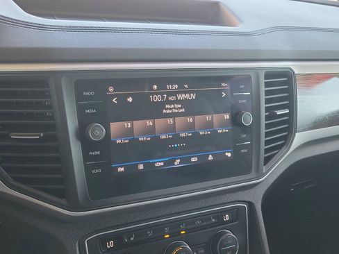 Used 2021 Volkswagen Atlas Cross Sport SE w/ Panoramic Sunroof Package FWD image 17