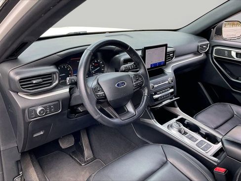 Used 2020 Ford Explorer XLT w/ Equipment Group 202A image 18