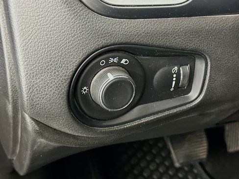 Used 2023 Jeep Renegade Latitude image 17