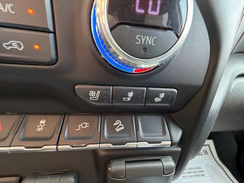 Used 2022 GMC Sierra 2500 AT4 w/ AT4 Premium Plus Package AWD/4WD image 23