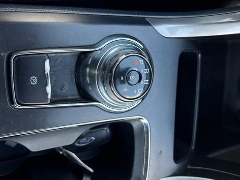 Used 2019 Ford Fusion SE image 12