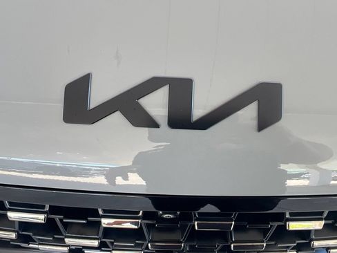 Certified 2025 Kia Carnival SX w/ SX Dark Edition Package FWD image 29