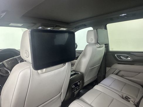 Used 2024 Chevrolet Tahoe Z71 w/ Luxury Package AWD/4WD image 15
