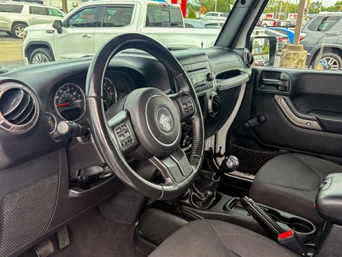 Used 2017 Jeep Wrangler Unlimited Sport w/ Connectivity Group AWD/4WD image 15
