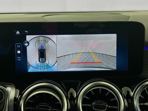 Used 2026 Mercedes-Benz GLB 250 4MATIC image 14