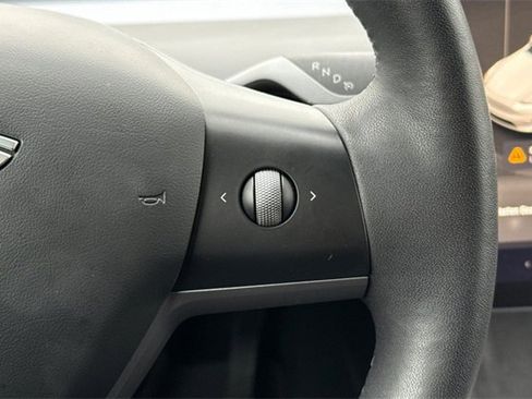 Used 2023 Tesla Model Y Long Range image 31