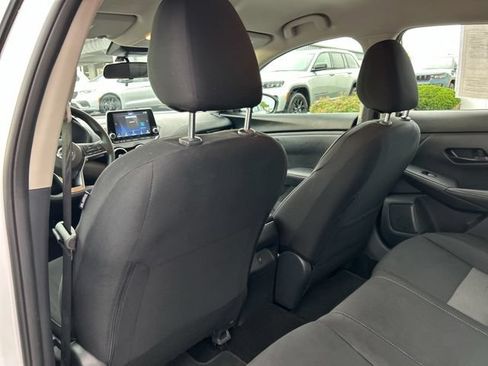 Used 2024 Nissan Sentra SV FWD image 17