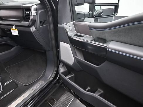 Used 2026 Ford F250 Platinum AWD/4WD image 23