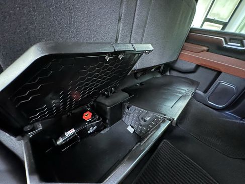 Certified 2025 GMC Sierra 2500 Denali Ultimate AWD/4WD image 21