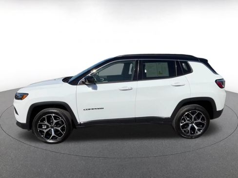 Used 2025 Jeep Compass Limited AWD/4WD image 9