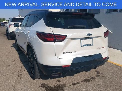 Used 2024 Chevrolet Blazer RS w/ Driver Confidence II Package AWD/4WD image 3