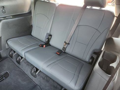 Used 2022 Buick Enclave Essence w/ Sport Touring Edition image 33