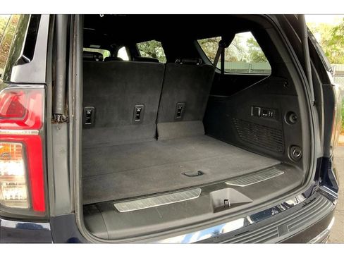 Used 2023 Chevrolet Suburban Premier image 10