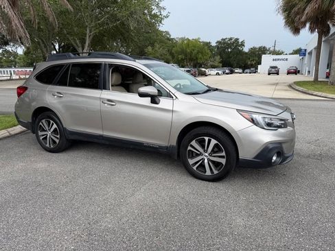 Used 2018 Subaru Outback 3.6R Limited AWD/4WD image 1