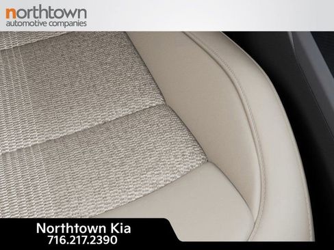 New 2025 Kia Niro EX image 25