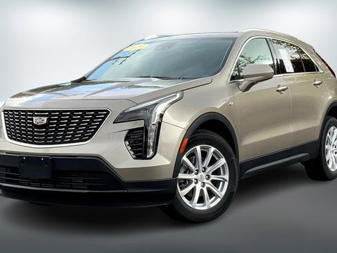 Used 2023 Cadillac XT4 Luxury w/ Cold Weather Package image 11