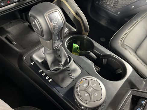 Used 2025 Ford Bronco Badlands image 25