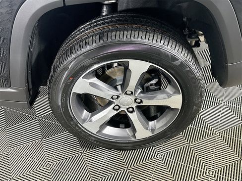 New 2025 Jeep Grand Cherokee Limited image 17