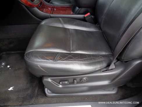 Used 2012 Cadillac Escalade Luxury image 7