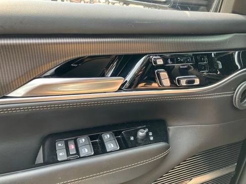 Used 2023 Jeep Grand Wagoneer Series II AWD/4WD image 16