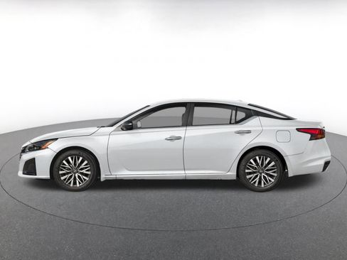 Used 2025 Nissan Altima 2.5 SV FWD image 3