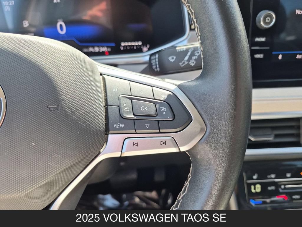 Used 2025 Volkswagen Taos SE FWD image 18