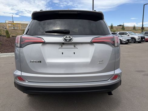 Used 2017 Toyota RAV4 LE AWD/4WD image 5