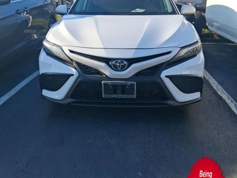 Used 2021 Toyota Camry SE image 1