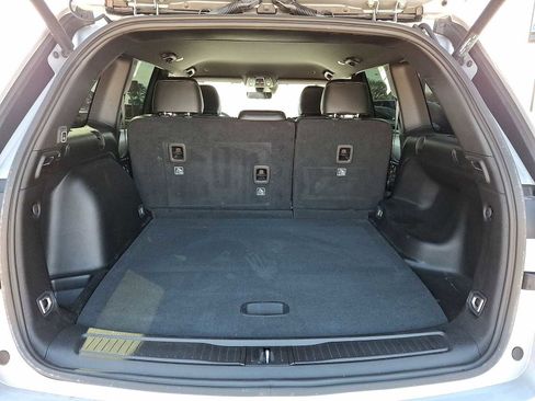 Used 2025 Jeep Grand Cherokee Altitude image 30
