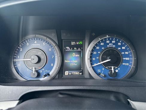 Used 2019 Toyota Sienna XLE image 14