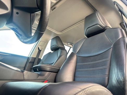 Used 2020 Toyota RAV4 XLE Premium image 10