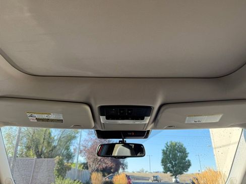 New 2025 Mitsubishi Outlander SE image 18