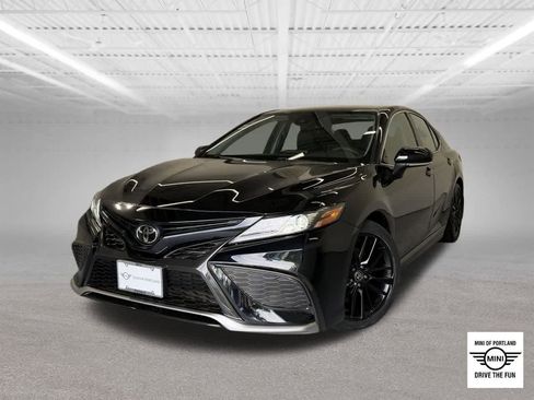 Used 2022 Toyota Camry XSE FWD image 1