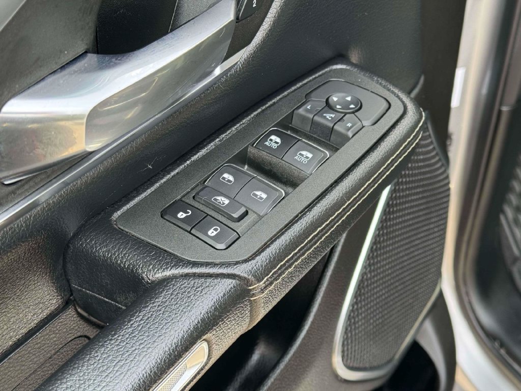 Used 2025 RAM 1500 Laramie AWD/4WD image 19