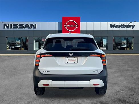 Used 2025 Nissan Kicks SV w/ Illumination Package image 7