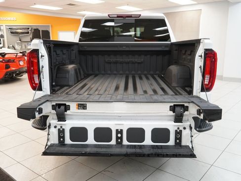Used 2023 GMC Sierra 1500 Denali AWD/4WD image 10