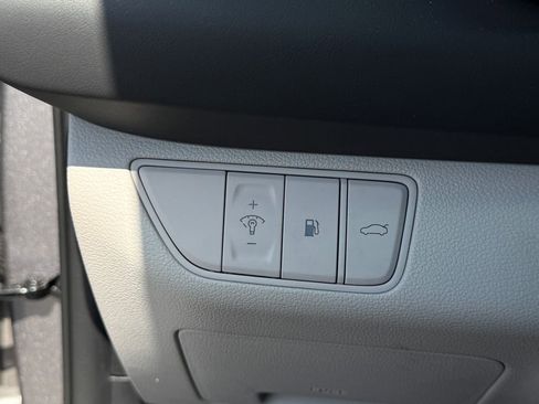 Used 2023 Genesis G70 2.0T image 32