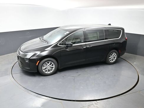 New 2027 Chrysler Pacifica Select FWD image 35