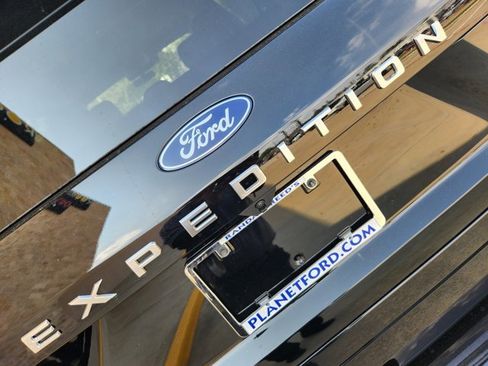 New 2025 Ford Expedition Active image 8