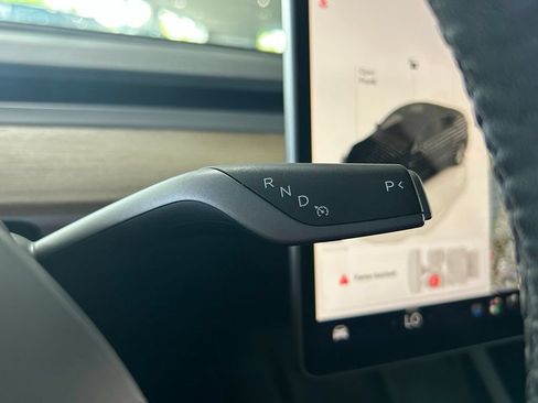 Used 2024 Tesla Model Y Long Range AWD/4WD image 24