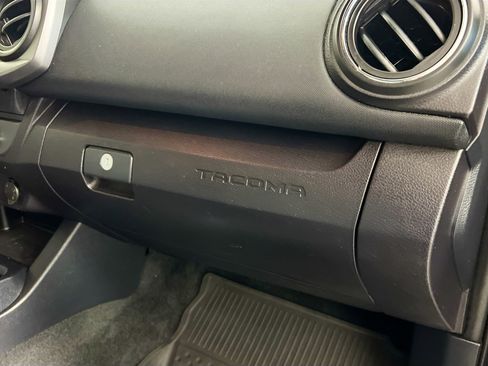 Used 2019 Toyota Tacoma TRD Sport image 35