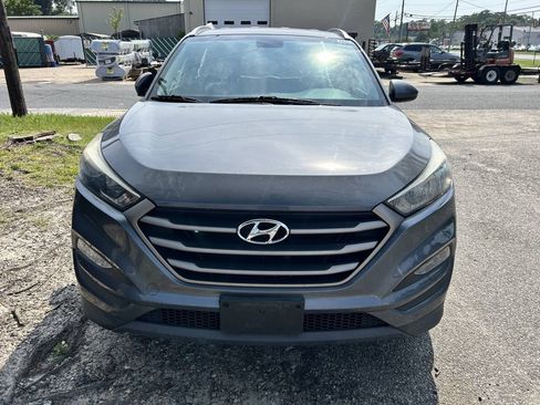 Used 2016 Hyundai Tucson SE w/ Option Group 02 FWD image 3