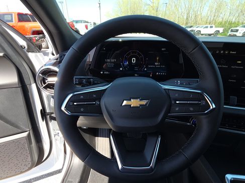 New 2026 Chevrolet Equinox LT w/ Convenience Package II image 17