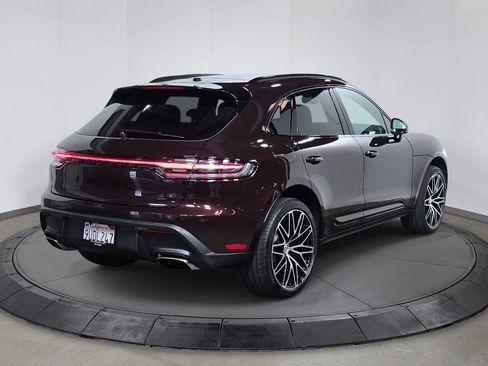 Certified 2025 Porsche Macan image 7
