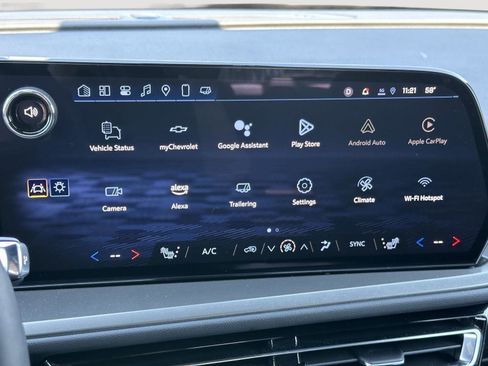 Used 2025 Chevrolet Traverse LT w/ Driver Confidence Package image 14