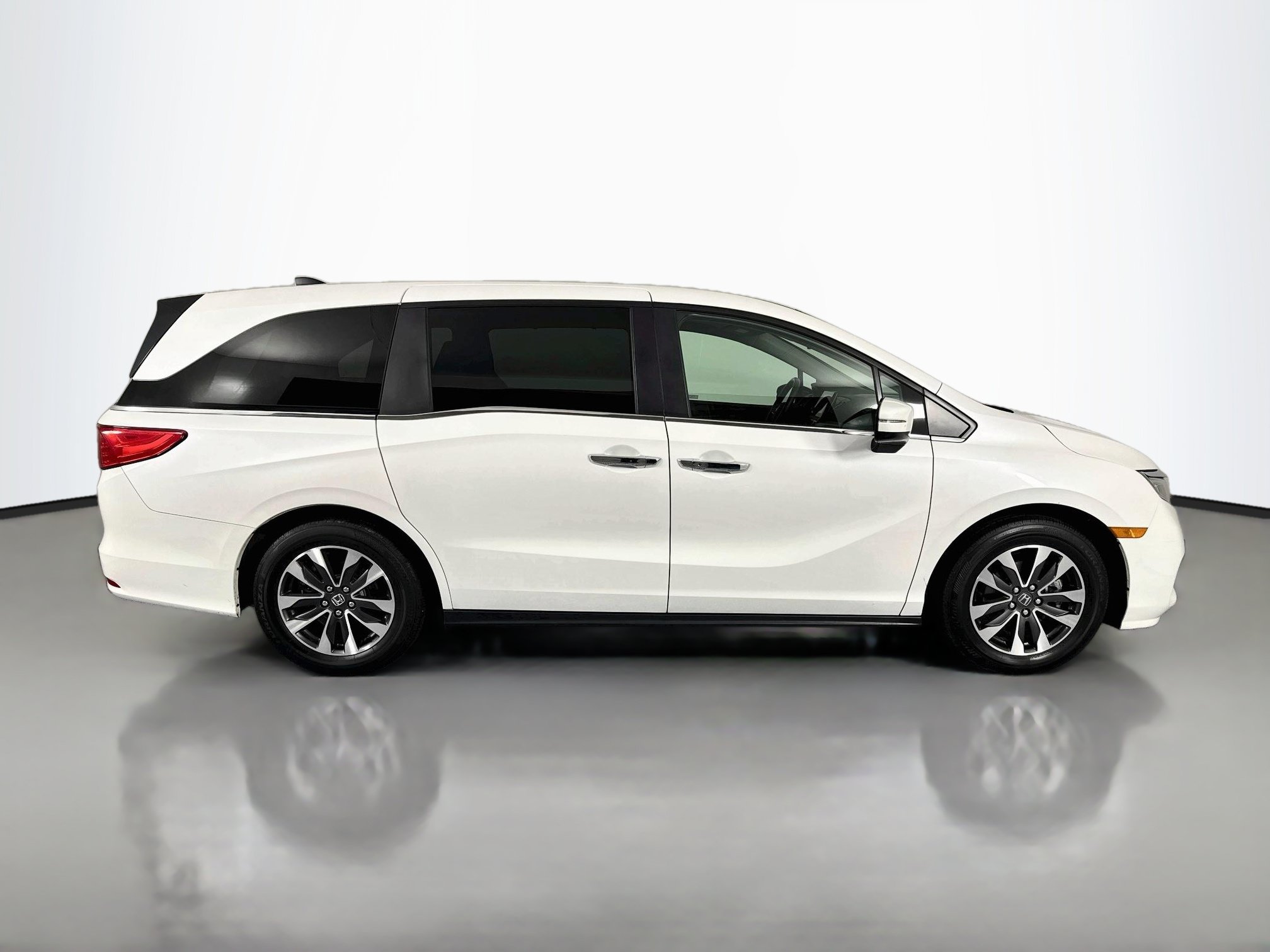 Certified 2024 Honda Odyssey EX-L image 4