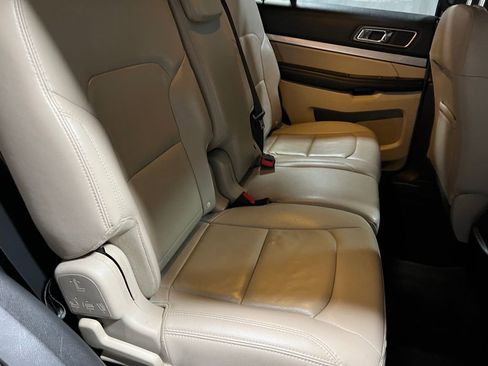 Used 2018 Ford Explorer XLT w/ Equipment Group 202A image 12