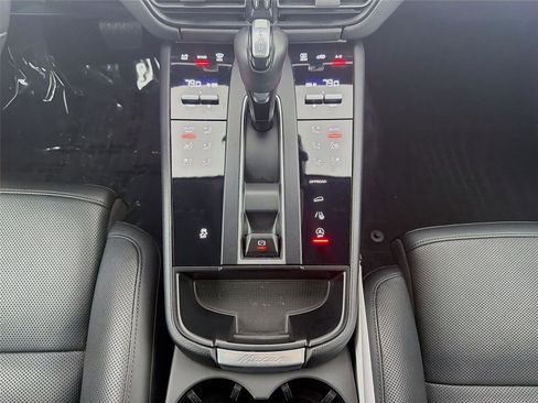 Used 2023 Porsche Macan AWD/4WD image 19